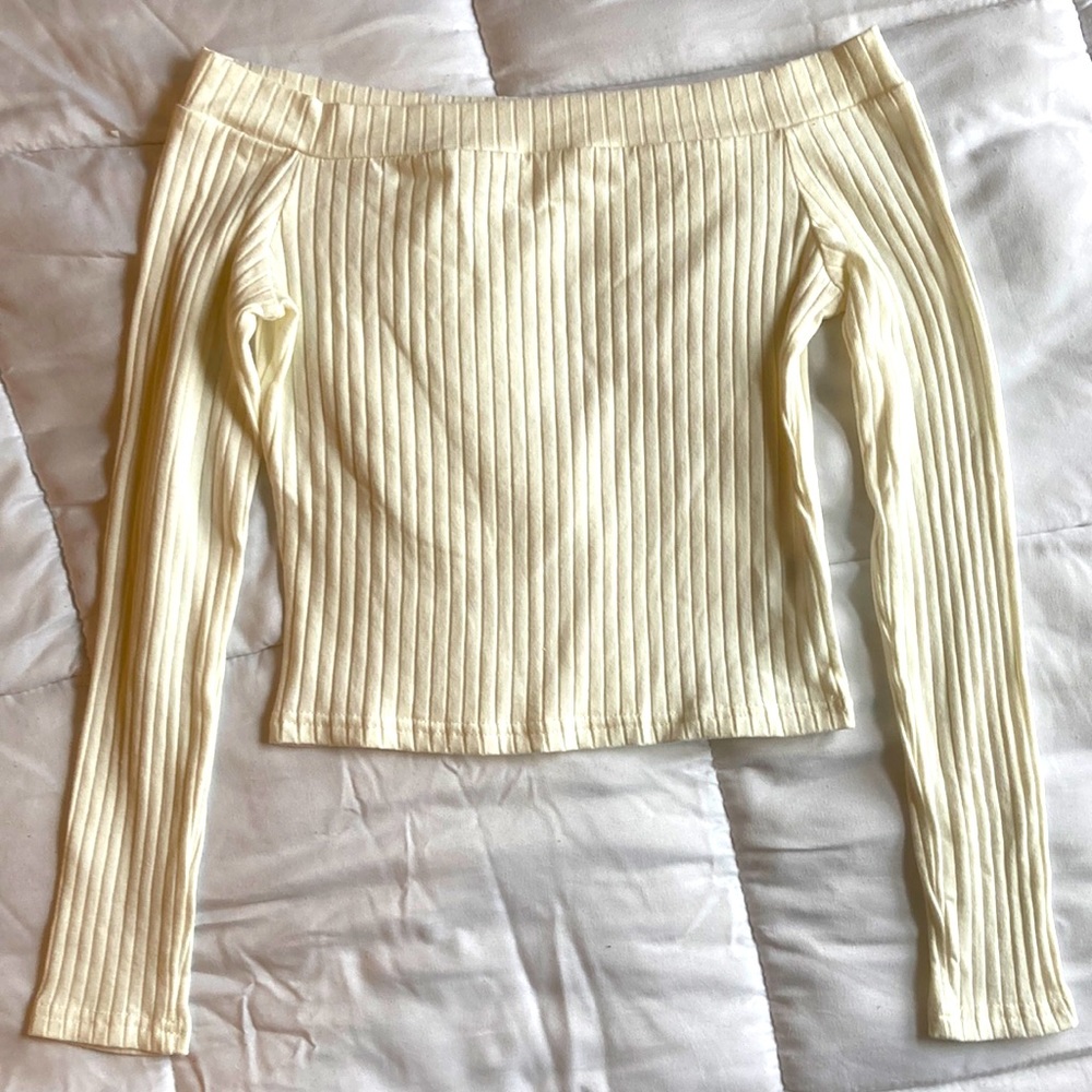 Off the should crop top